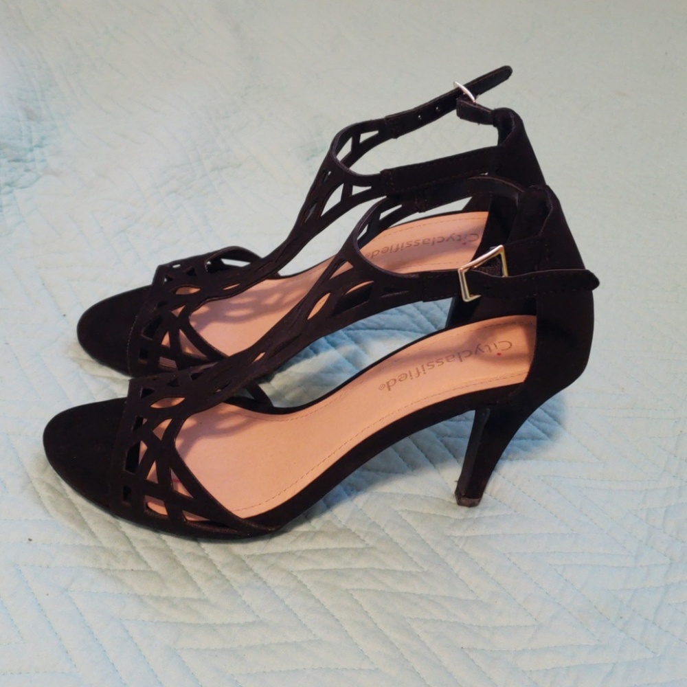 Shoes - Picture 4 of 4